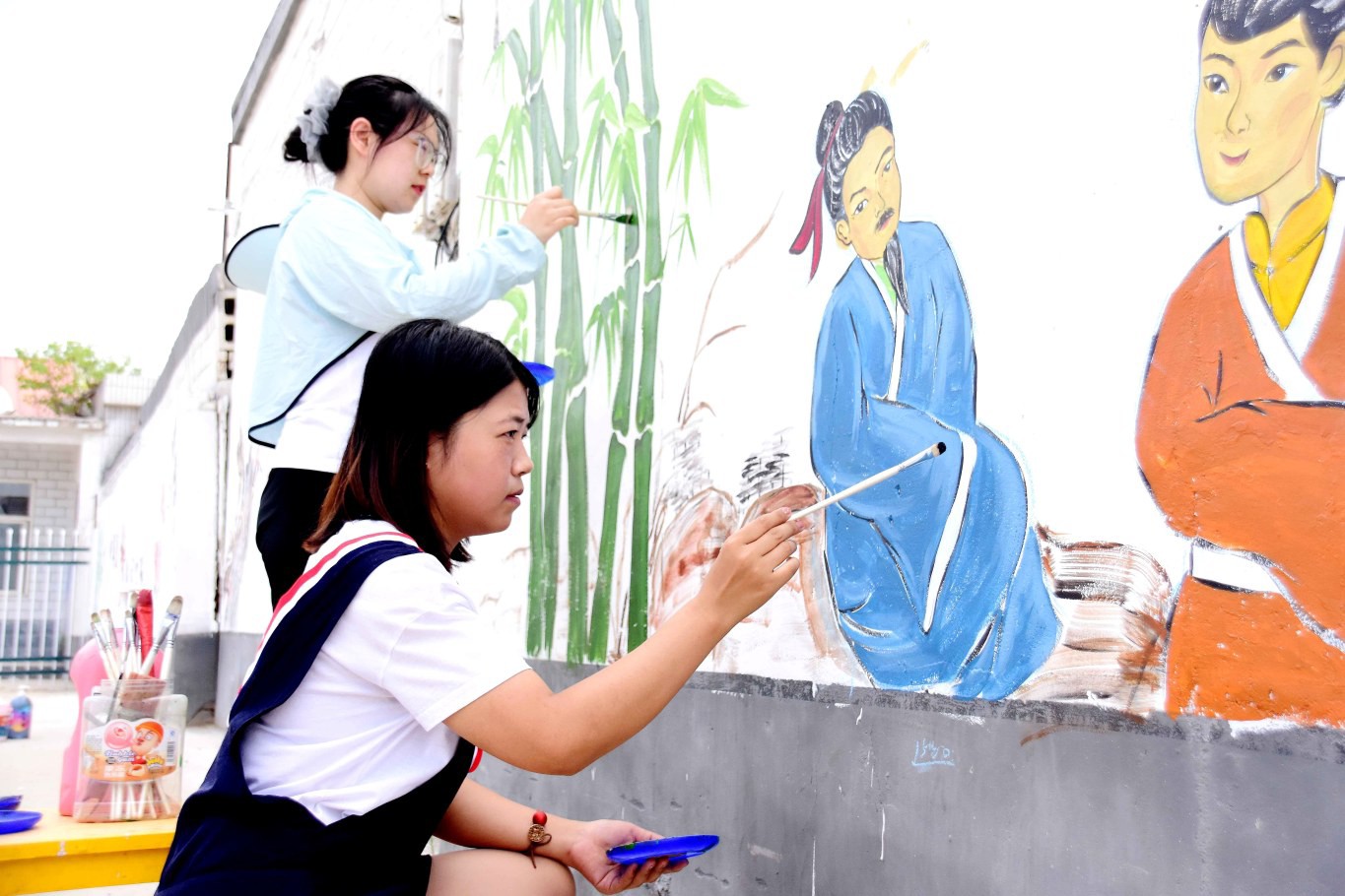东旺镇城旺社区 墙体彩绘让美丽乡村入“画”来