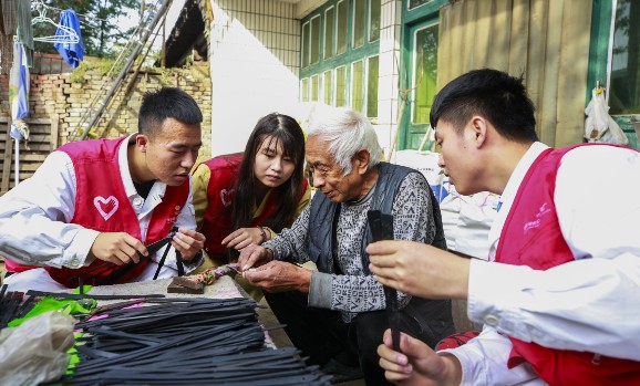 【网络中国节·重阳】九九重阳节 浓浓敬老情