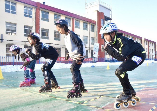 定州市2023年中小学生冰雪运动会开幕