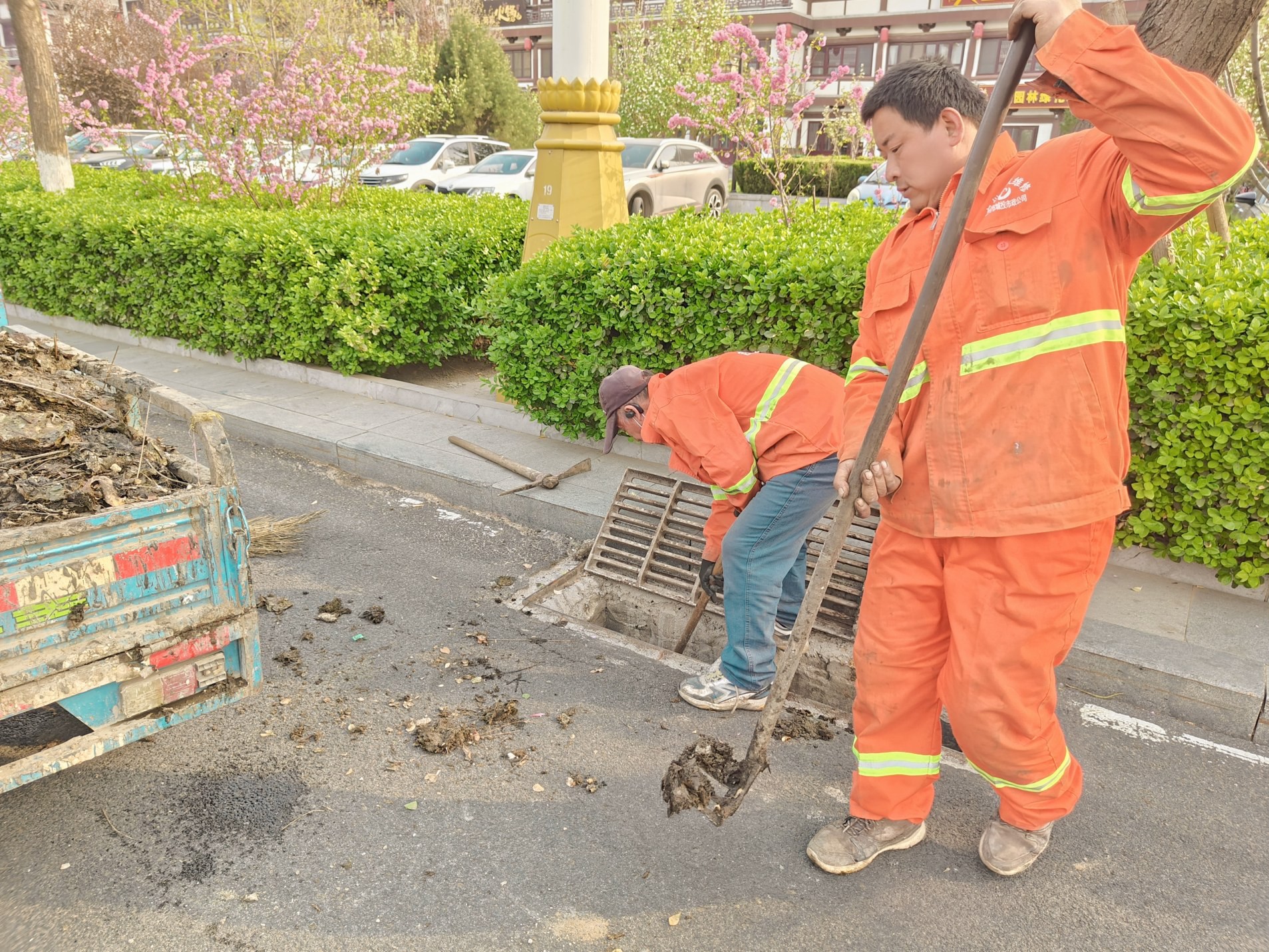 定州市城市管理综合行政执法局：未雨绸缪早行动 管网清掏保畅通