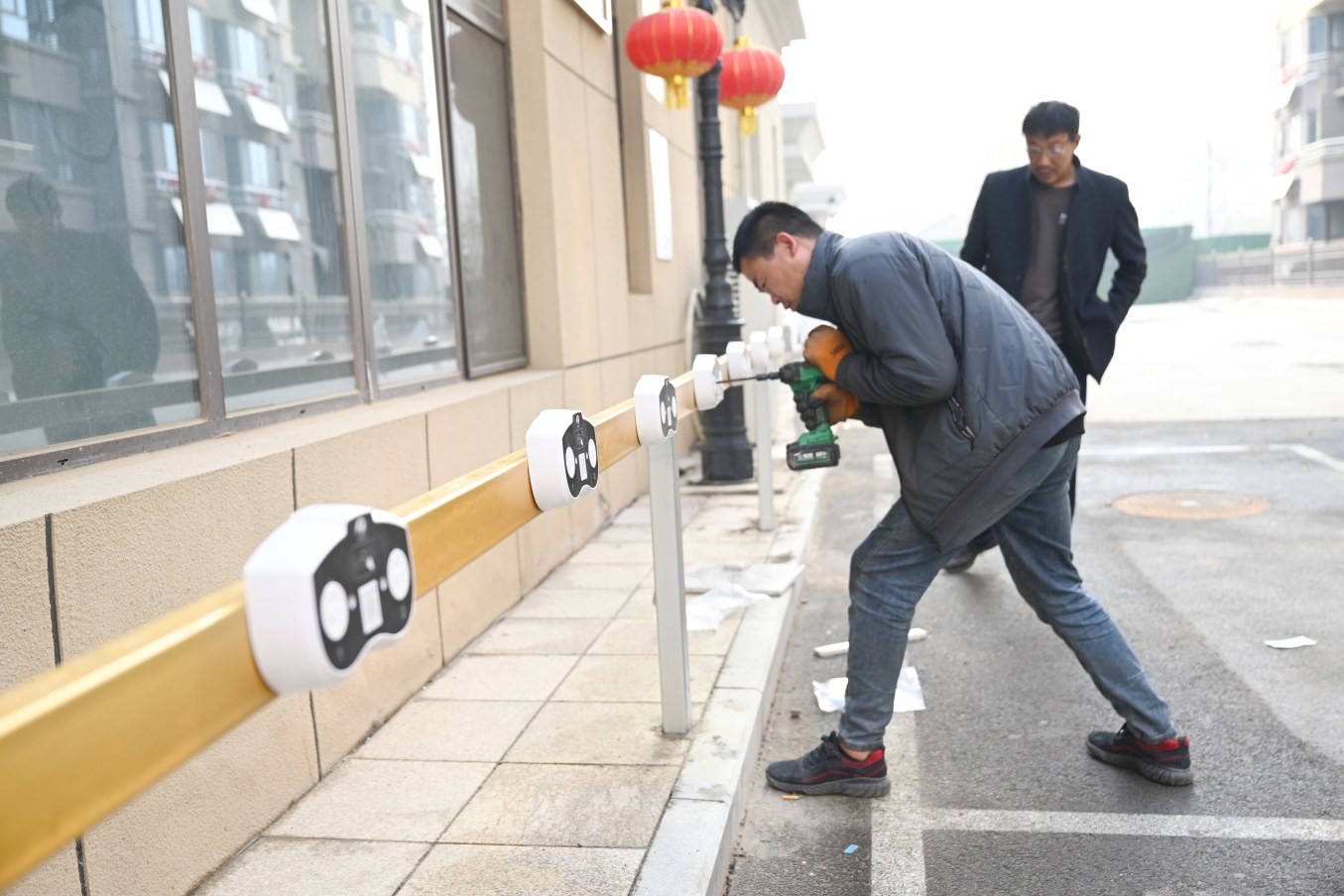 定州西城区街道：智能充电桩“上岗” 安全便捷又放心