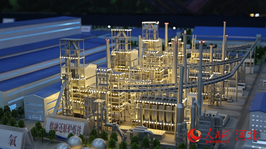 河北邢钢公司新厂沙盘局部。人民网记者 朱延生摄