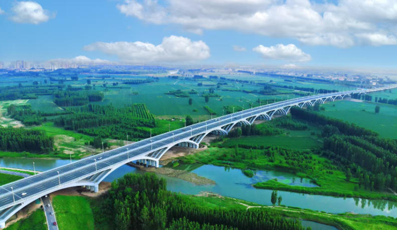 春天的脚步 | 雄安之春：高速飞驰京雄间，九载织就通勤网