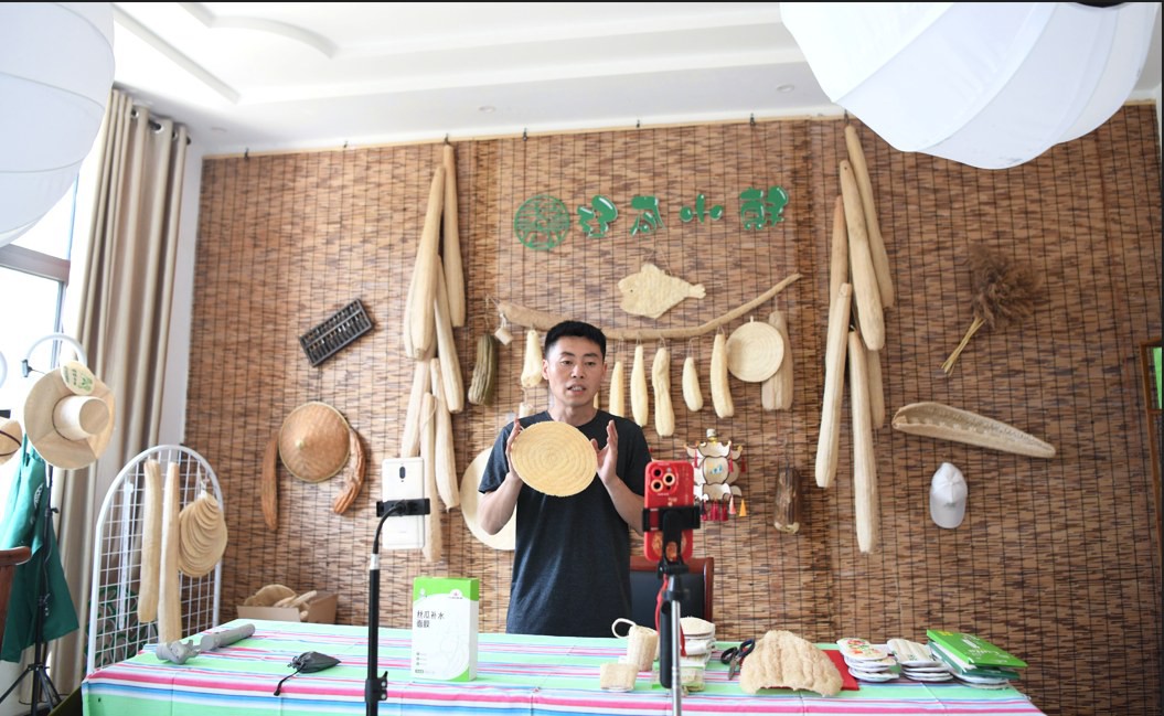 乡村行 看振兴 | 定州息冢镇：大学生夫妻返乡创业念活“丝瓜经”